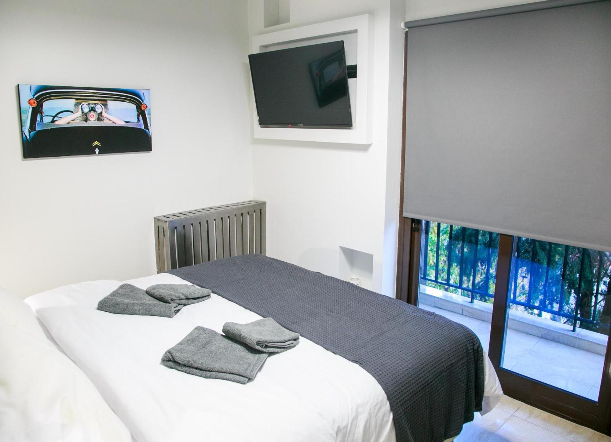 Mikel Angelo Hall Appartement